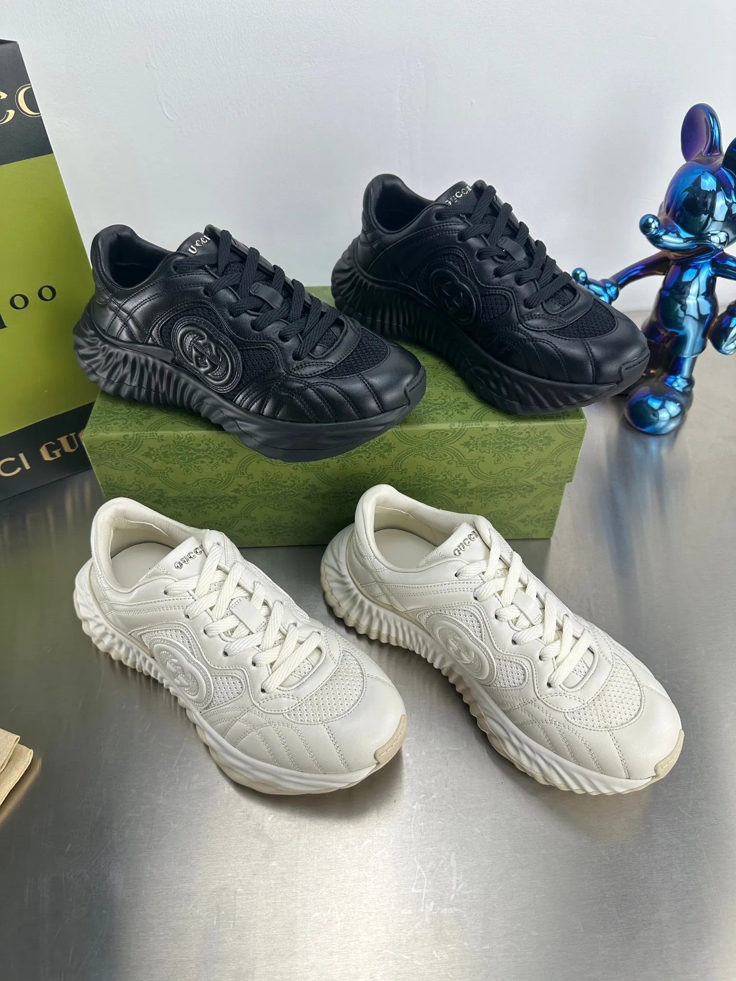 👟👟Ex-factory price 800👟👟 Top version 🔝Purchased and developed from the original version. This new sneaker adopts a thick-soled design, with stitched sheepskin upper and breathable mesh. Show full sense of technology. The 3D effect interlocking double G leather patch and Gucci letter metal accessories, two brand logo details, inject a dazzling texture into the overall design. The details are more substantial! ...